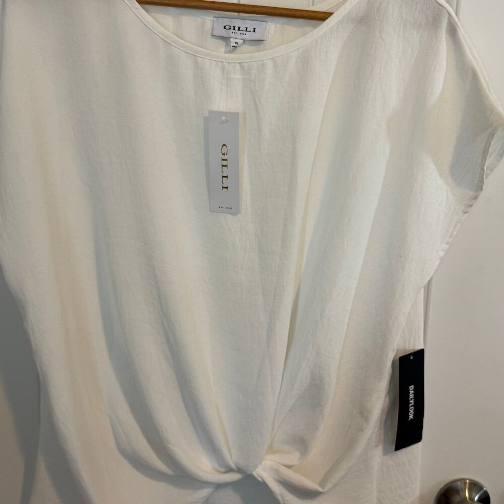 Gilli White cap sleeve with knot in front shirt